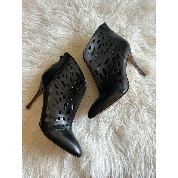 Nine West Darenne Women’s Size 9 Heeled Bootie Black Leather FLAW - Picture 1 of 16